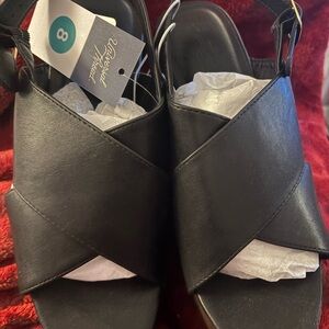 Universal Thread Black Women Sandals